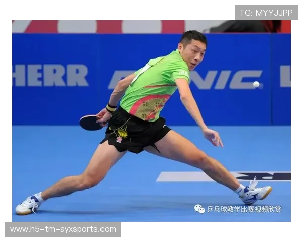 乒乓球教练针对对手做出细致布置，战术执行堪称典范