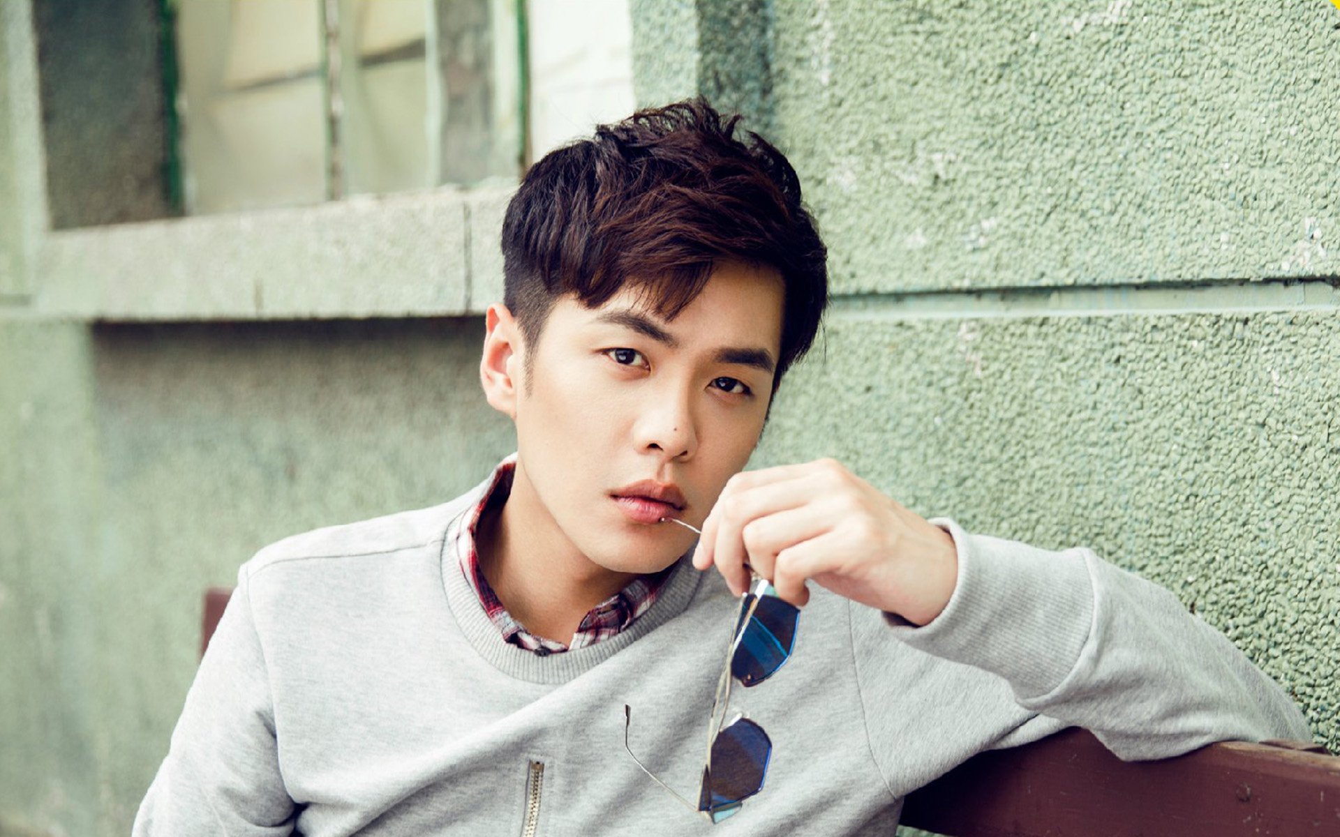 法甲“皇室争霸”:巴黎遭遇强敌,争冠形势严峻